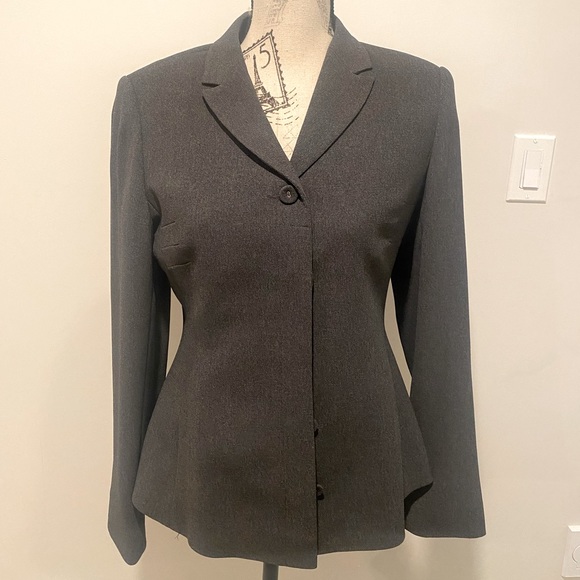 Skirt, tank & blazer set - Picture 4 of 9